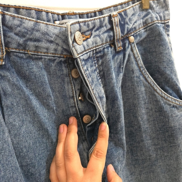 Refuge Denim | Blue Denim Mom Jeans Acid Wash - Picture 3 of 11